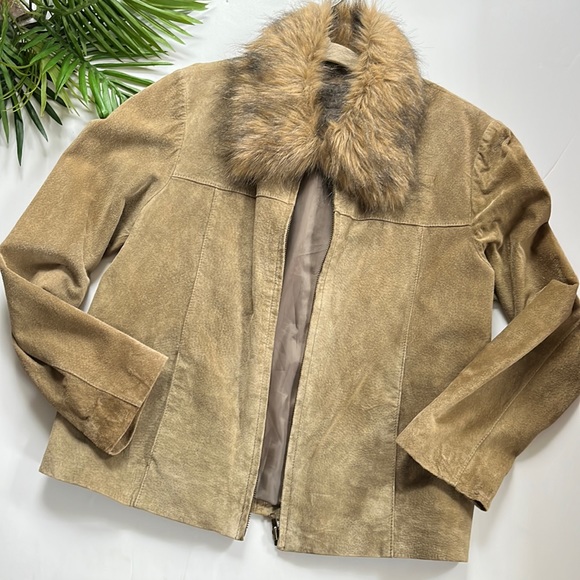 JohnPaulRichard Jackets & Blazers - Paul Richard leather jacket with detachable fur collar size 8